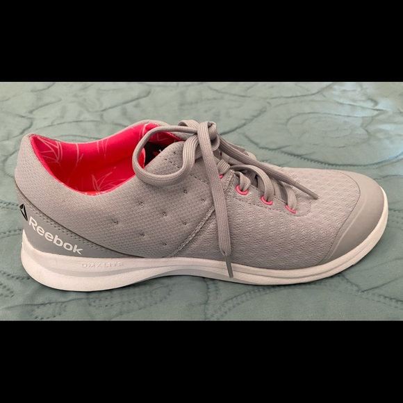 Women’s Reebok shoes size 8 - Picture 2 of 6